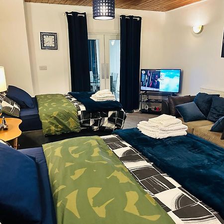 Modern 2 Bedroom Apt Derby City Ngoại thất bức ảnh