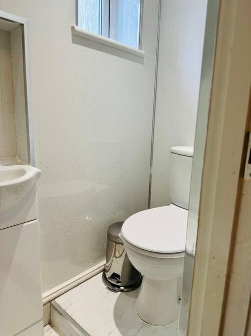 Modern 2 Bedroom Apt Derby City Ngoại thất bức ảnh