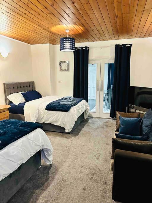 Modern 2 Bedroom Apt Derby City Ngoại thất bức ảnh