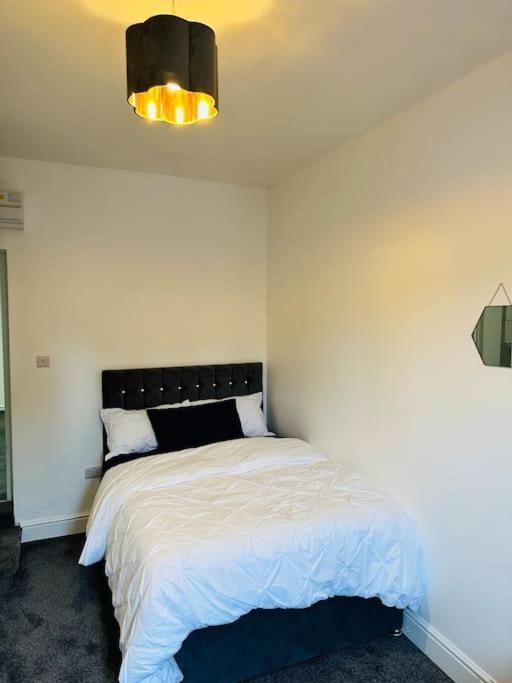 Modern 2 Bedroom Apt Derby City Ngoại thất bức ảnh